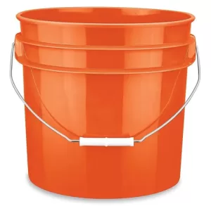 Cubeta de Plástico 1 Galón (3.8 L), varios colores, asa de metal